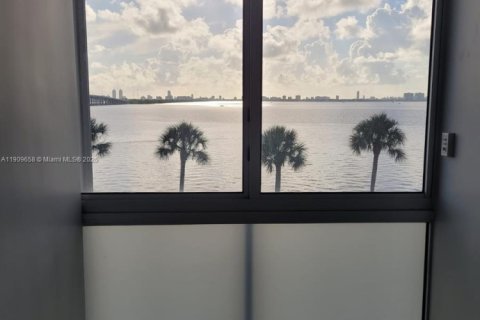 Copropriété à louer à Miami, Floride: 2 chambres, 115.2 m2 № 1966346 - photo 3