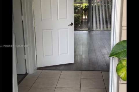 Condo in Riviera Beach, Florida, 2 bedrooms  № 1743946 - photo 6