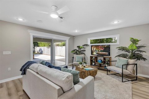 House in Orlando, Florida 4 bedrooms, 187.01 sq.m. № 1745025 - photo 10