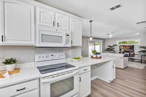 House in Orlando, Florida 4 bedrooms, 187.01 sq.m. № 1745025 - photo 23