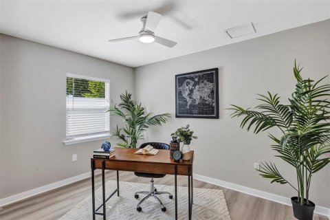 House in Orlando, Florida 4 bedrooms, 187.01 sq.m. № 1745025 - photo 17