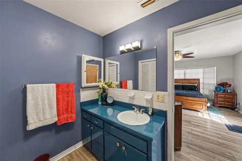 House in Tampa, Florida 4 bedrooms, 167.6 sq.m. № 2431675 - photo 15