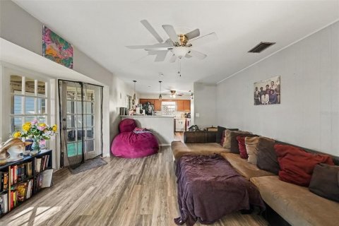 House in Tampa, Florida 4 bedrooms, 167.6 sq.m. № 2431675 - photo 11