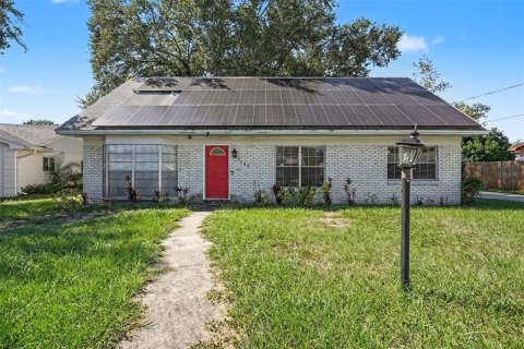 House in Tampa, Florida 4 bedrooms, 167.6 sq.m. № 2431675 - photo 2