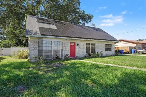 House in Tampa, Florida 4 bedrooms, 167.6 sq.m. № 2431675 - photo 3