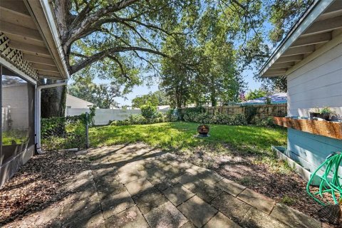House in Tampa, Florida 4 bedrooms, 167.6 sq.m. № 2431675 - photo 24