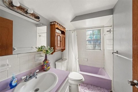 House in Tampa, Florida 4 bedrooms, 167.6 sq.m. № 2431675 - photo 20