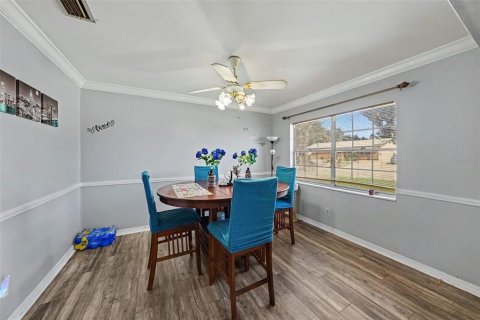 House in Tampa, Florida 4 bedrooms, 167.6 sq.m. № 2431675 - photo 8