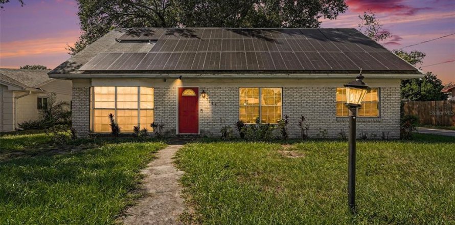 House in Tampa, Florida 4 bedrooms, 167.6 sq.m. № 2431675