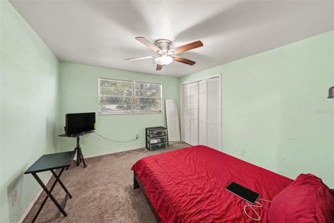 House in Tampa, Florida 4 bedrooms, 167.6 sq.m. № 2431675 - photo 18