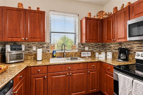 Touwnhouse à vendre à Homestead, Floride: 4 chambres, 161.28 m2 № 2407899 - photo 7