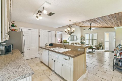 House in Titusville, Florida 3 bedrooms, 137.87 sq.m. № 1883920 - photo 23