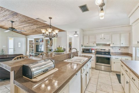 House in Titusville, Florida 3 bedrooms, 137.87 sq.m. № 1883920 - photo 22
