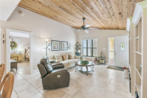 House in Titusville, Florida 3 bedrooms, 137.87 sq.m. № 1883920 - photo 14