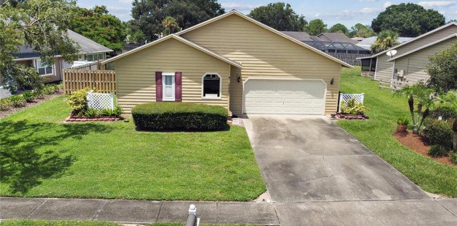 House in Titusville, Florida 3 bedrooms, 137.87 sq.m. № 1883920
