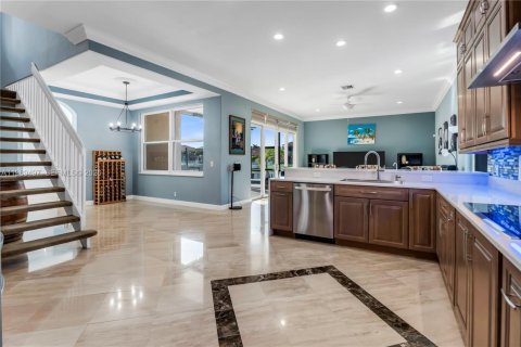 Купить виллу или дом в Мирамар, Флорида 5 спален, 349.87м2, № 2040652 - фото 12