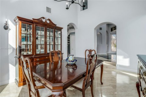 Купить виллу или дом в Мирамар, Флорида 5 спален, 349.87м2, № 2040652 - фото 19