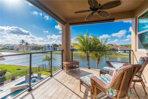 Купить виллу или дом в Мирамар, Флорида 5 спален, 349.87м2, № 2040652 - фото 23