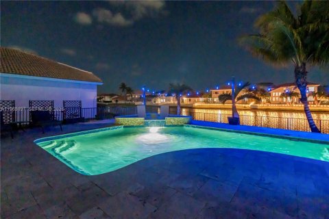 Купить виллу или дом в Мирамар, Флорида 5 спален, 349.87м2, № 2040652 - фото 3
