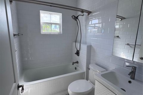 House in Delray Beach, Florida 2 bedrooms, 69.49 sq.m. № 2390925 - photo 8