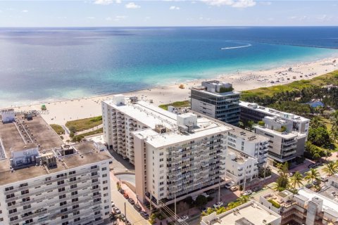 Снять в аренду кондоминиум в Майами-Бич, Флорида 1 спальня, 60.76м2, № 1958064 - фото 26
