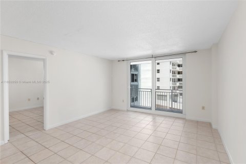 Снять в аренду кондоминиум в Майами-Бич, Флорида 1 спальня, 60.76м2, № 1958064 - фото 12