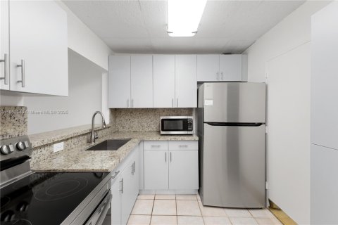 Снять в аренду кондоминиум в Майами-Бич, Флорида 1 спальня, 60.76м2, № 1958064 - фото 9