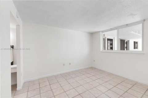 Снять в аренду кондоминиум в Майами-Бич, Флорида 1 спальня, 60.76м2, № 1958064 - фото 16