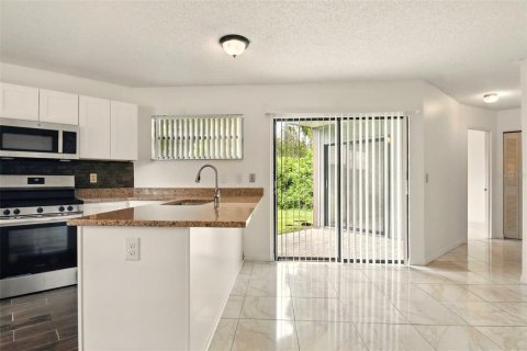 Appartement à louer à Orlando, Floride: 2 chambres, 97.55 m2 № 2378946 - photo 10