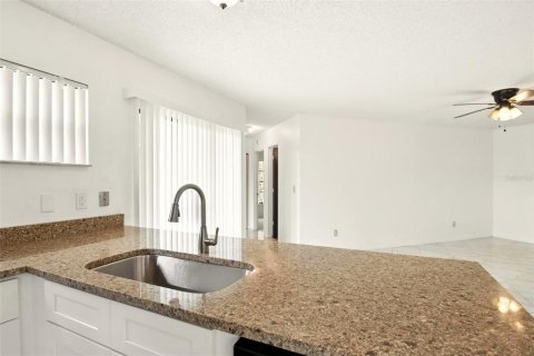 Appartement à louer à Orlando, Floride: 2 chambres, 97.55 m2 № 2378946 - photo 16