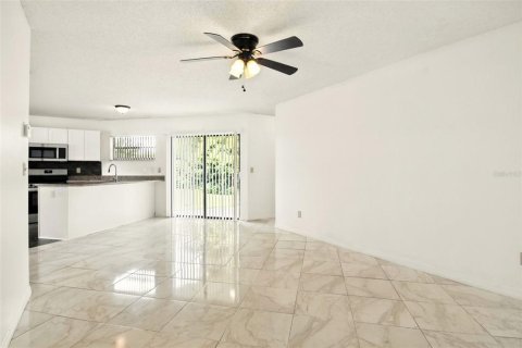 Appartement à louer à Orlando, Floride: 2 chambres, 97.55 m2 № 2378946 - photo 4
