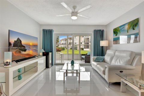Condo in Lauderdale Lakes, Florida, 2 bedrooms  № 1868209 - photo 3