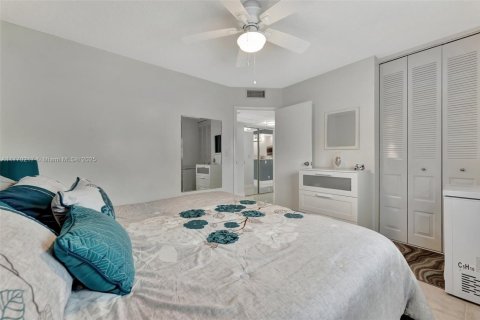 Condo in Lauderdale Lakes, Florida, 2 bedrooms  № 1868209 - photo 22