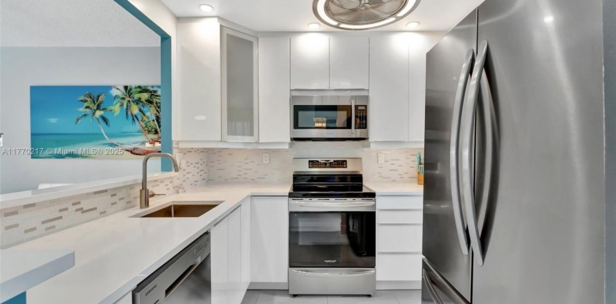 Condo in Lauderdale Lakes, Florida, 2 bedrooms  № 1868209
