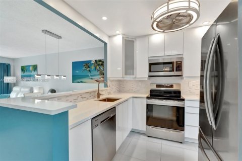 Condo in Lauderdale Lakes, Florida, 2 bedrooms  № 1868209 - photo 13