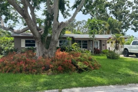 Villa ou maison à louer à Saint Petersburg, Floride: 3 chambres, 89.19 m2 № 1793807 - photo 1
