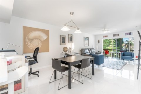 Condominio en venta en Pembroke Pines, Florida, 2 dormitorios, 108.7 m2 № 2256440 - foto 2