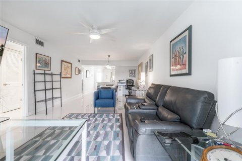 Condominio en venta en Pembroke Pines, Florida, 2 dormitorios, 108.7 m2 № 2256440 - foto 13
