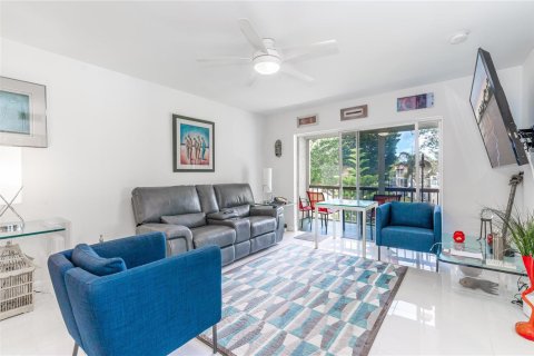 Condominio en venta en Pembroke Pines, Florida, 2 dormitorios, 108.7 m2 № 2256440 - foto 3