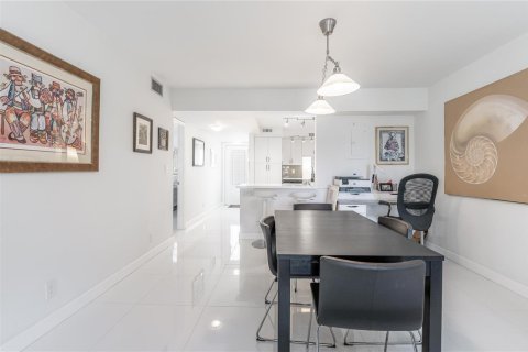 Condominio en venta en Pembroke Pines, Florida, 2 dormitorios, 108.7 m2 № 2256440 - foto 10