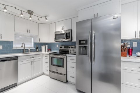 Condominio en venta en Pembroke Pines, Florida, 2 dormitorios, 108.7 m2 № 2256440 - foto 11