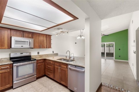 House in Orlando, Florida 2 bedrooms, 94.57 sq.m. № 1881161 - photo 8