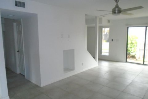 Adosado en venta en Sarasota, Florida, 3 dormitorios, 131.74 m2 № 2258278 - foto 7