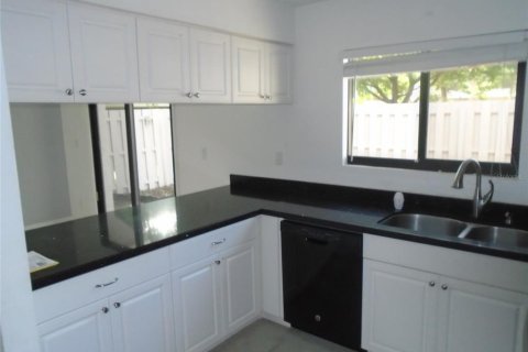 Adosado en venta en Sarasota, Florida, 3 dormitorios, 131.74 m2 № 2258278 - foto 5