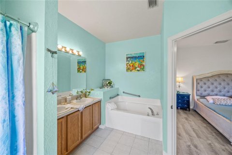 House in Port Charlotte, Florida 3 bedrooms, 189.52 sq.m. № 1888563 - photo 15