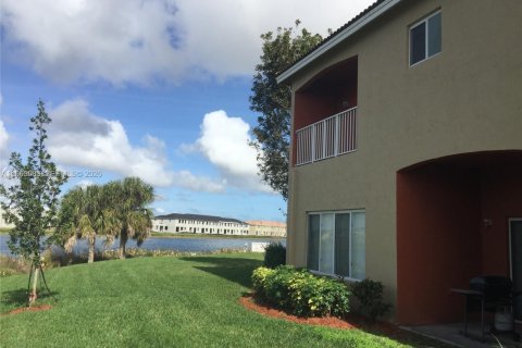 Touwnhouse à louer à Homestead, Floride: 3 chambres, 172.24 m2 № 2023982 - photo 2