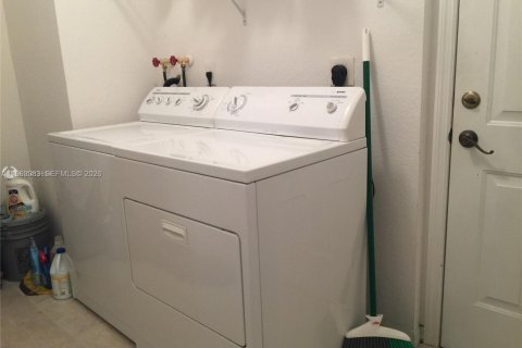 Touwnhouse à louer à Homestead, Floride: 3 chambres, 172.24 m2 № 2023982 - photo 12