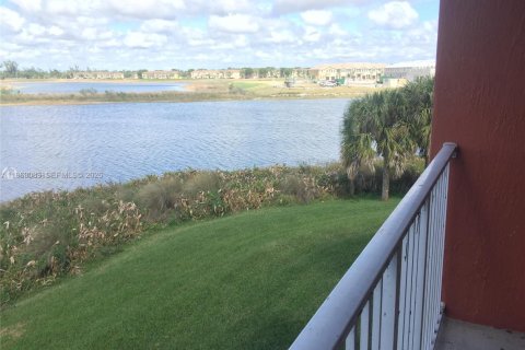 Touwnhouse à louer à Homestead, Floride: 3 chambres, 172.24 m2 № 2023982 - photo 7