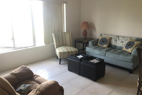 Touwnhouse à louer à Homestead, Floride: 3 chambres, 172.24 m2 № 2023982 - photo 8