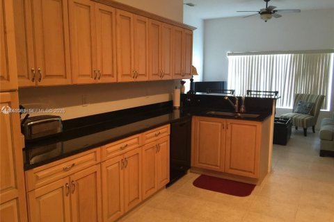 Touwnhouse à louer à Homestead, Floride: 3 chambres, 172.24 m2 № 2023982 - photo 3